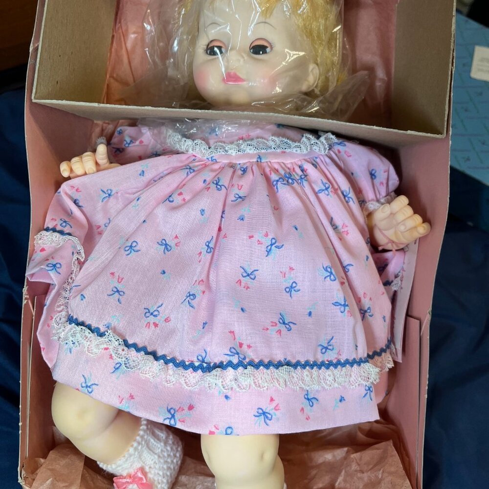 Madame Alexander Doll P Cat - 3250